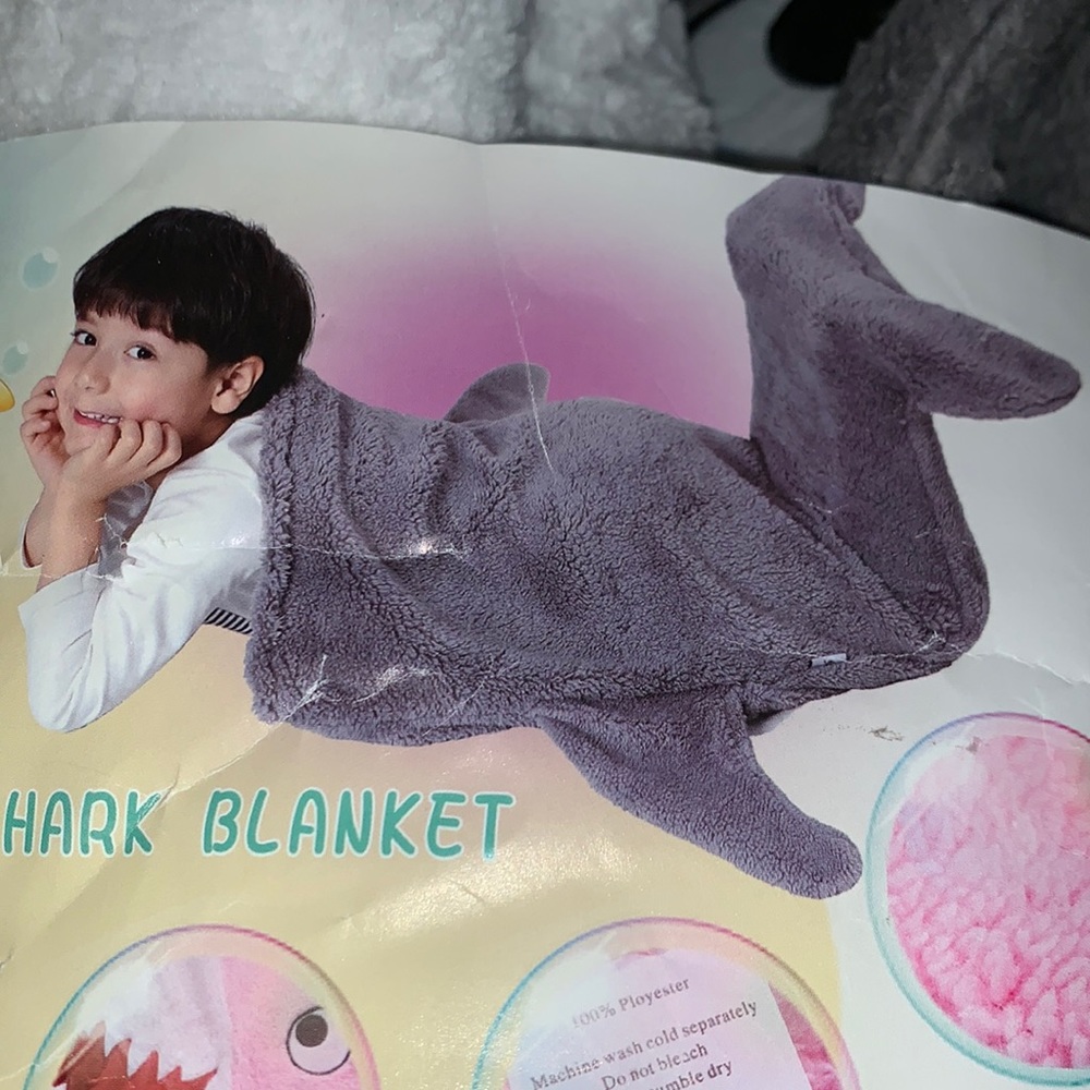 5️⃣ Shark Tail blanket 44x35 new